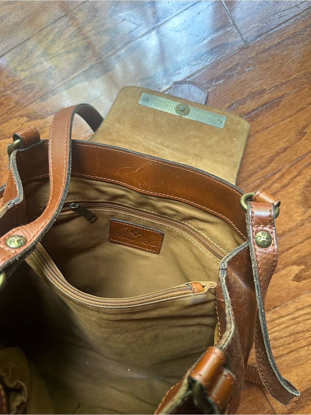 Patricia Nash Embossed Tan Leather Shoulder Bag with Gold Accent - Picture 5 of 5